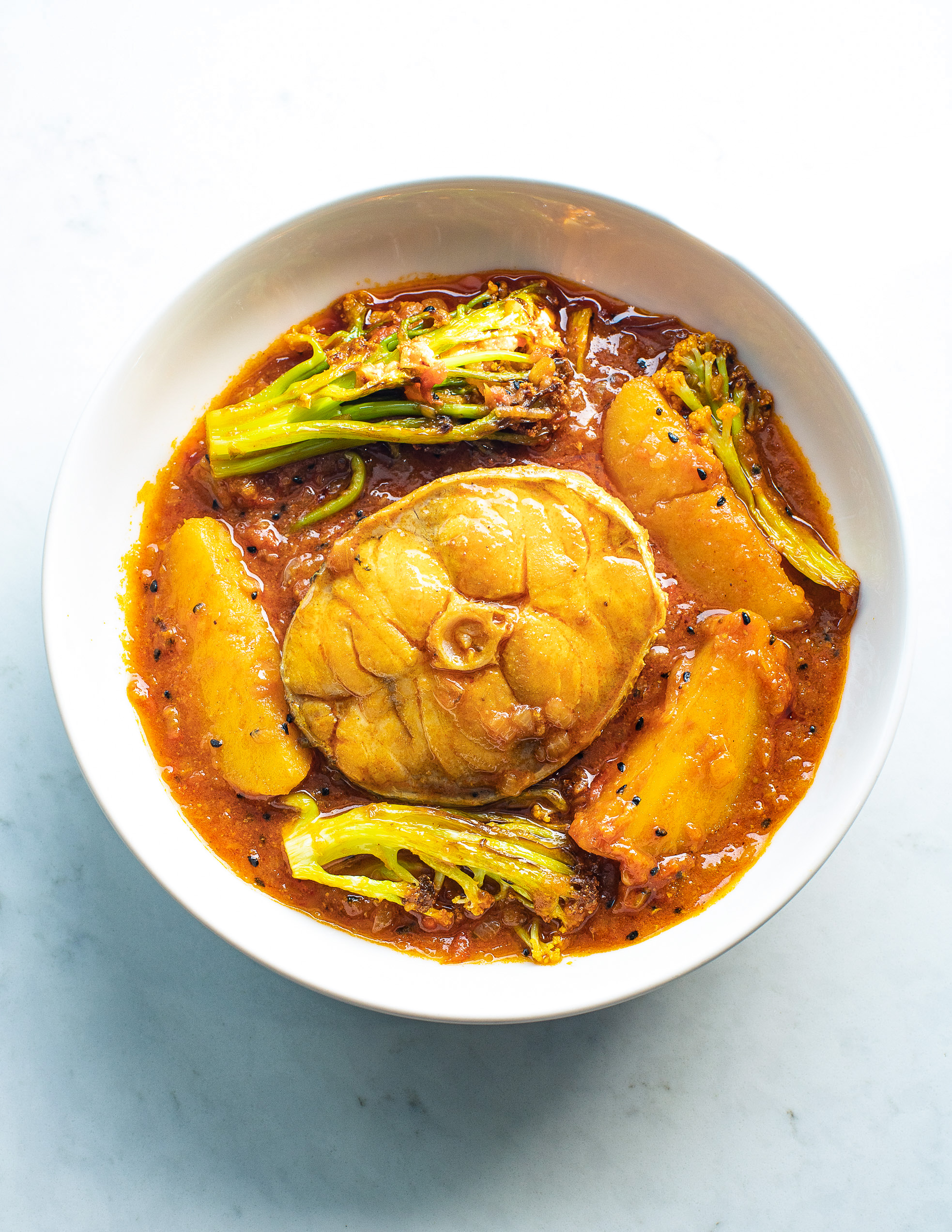 Bengali Fulkopi Diyer Macher Jhol Fish Curry